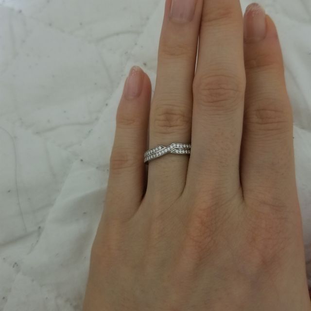 【ハリー・ウィンストン(Harry Winston)の口コミ】 ハーフエタニティなのでサイズ変更が可能です。
HARRY WINSTONではサイズ…