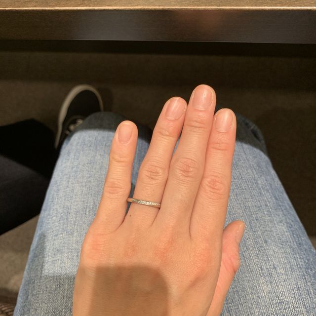 【アイプリモ(I-PRIMO)の口コミ】 ダイヤモンドが15個も付いていて、指のラインに沿うように緩やかにウェー…