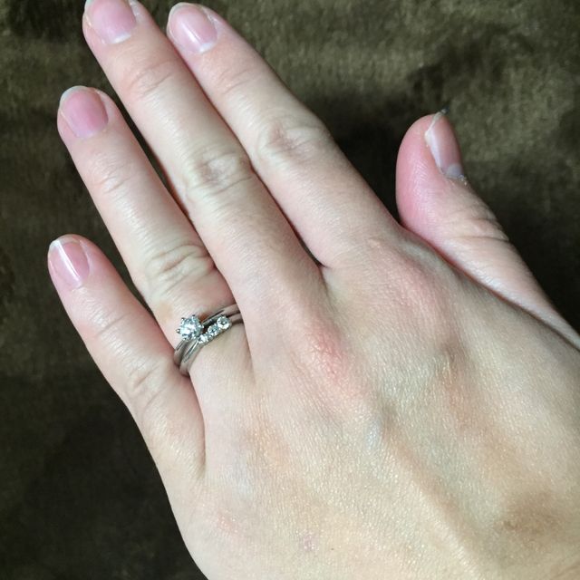 【エクセルコダイヤモンド(EXELCO DIAMOND)の口コミ】 婚約指輪、結婚指輪の両方にダイヤモンドがあしらっていてデザインがとて…