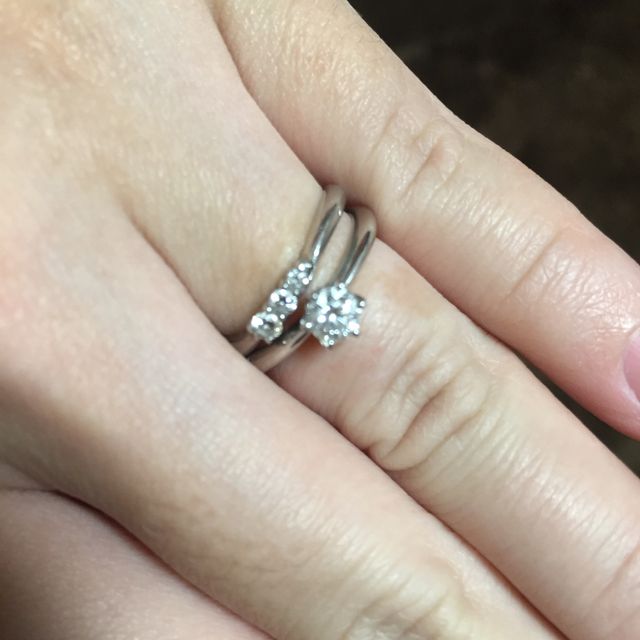 【エクセルコダイヤモンド(EXELCO DIAMOND)の口コミ】 婚約指輪、結婚指輪の両方にダイヤモンドがあしらっていてデザインがとて…