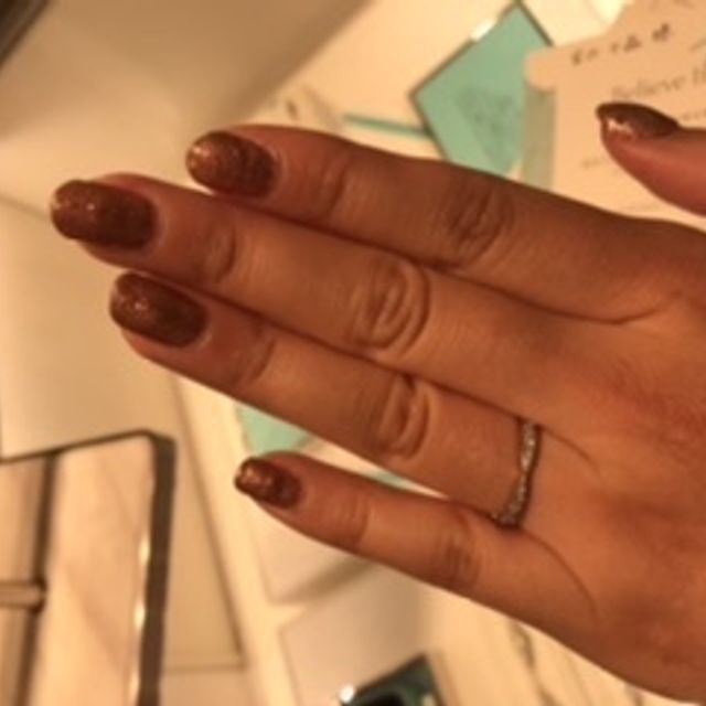 【ティファニー(Tiffany & Co.)の口コミ】 婚約指輪とセットで付けても違和感のないもので探しているようで、彼女の…