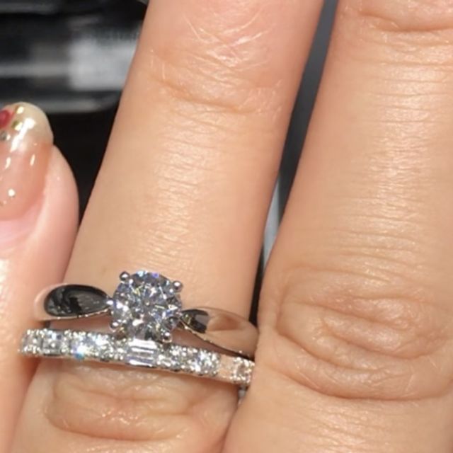 【エクセルコダイヤモンド(EXELCO DIAMOND)の口コミ】 ダイヤモンドがたくさん使用されていて、
いろんなカットが施されていて、…