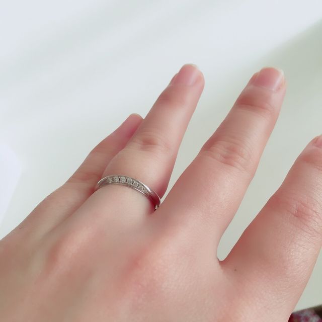 【4℃ BRIDAL(ヨンドシーブライダル)の口コミ】 私はストーンが付いているものが良くて、夫はストーンなしがいいとの要望…