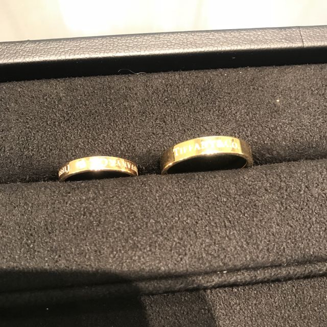 【ティファニー(Tiffany & Co.)の口コミ】 シンプルなものを探してました。
お互いが普段付けてても気にならないほど…