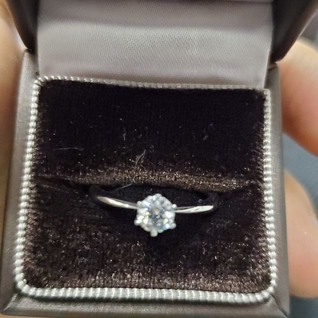 【アイプリモ(I-PRIMO)の口コミ】 後からデザイン変更ができるプロポーズリングであったことです。彼女がデ…