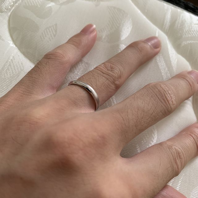 【AFFLUX(アフラックス)の口コミ】 指輪言葉、デザイン共にストライクでした。また男性のものにはミル打ちが…