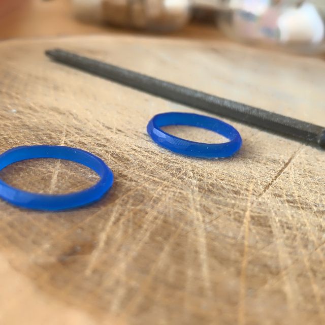 【uchimari(ウチマリ)の口コミ】 リングのデザインを自分で一から考えることができたので、私達はぽこぽこ…