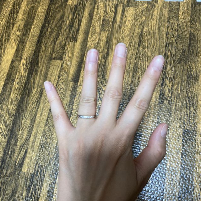 【銀座ダイヤモンドシライシの口コミ】 最初は、シンプルなダイヤなしのものをと考えていましたが、実際試着して…