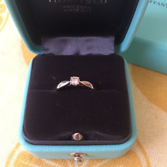 【ティファニー(Tiffany & Co.)の口コミ】 以前から、婚約指輪はいらないと伝えていましたが、彼からサプライズでテ…