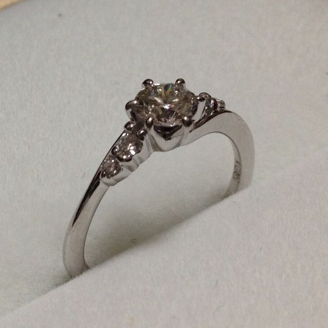 【宝寿堂(ほうじゅどう)の口コミ】 やっぱりダイヤの大きさと値段でしょう！宝寿堂は宝石卸なので、他の店と…