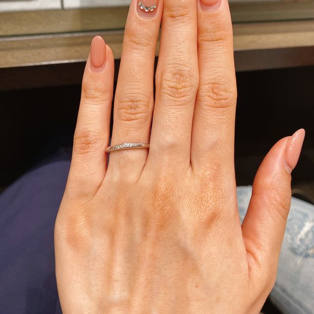 【アイプリモ(I-PRIMO)の口コミ】 ストレートで細身の指輪を探してました。
いろんな指輪を試着しましたが、…