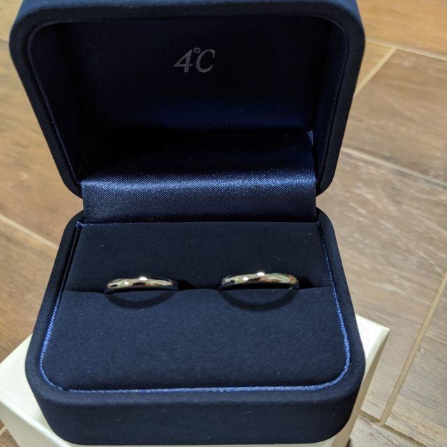 【4℃ BRIDAL(ヨンドシーブライダル)の口コミ】 元々は、彼と私の意見がことなっておりました。始め彼は、デザインやカー…