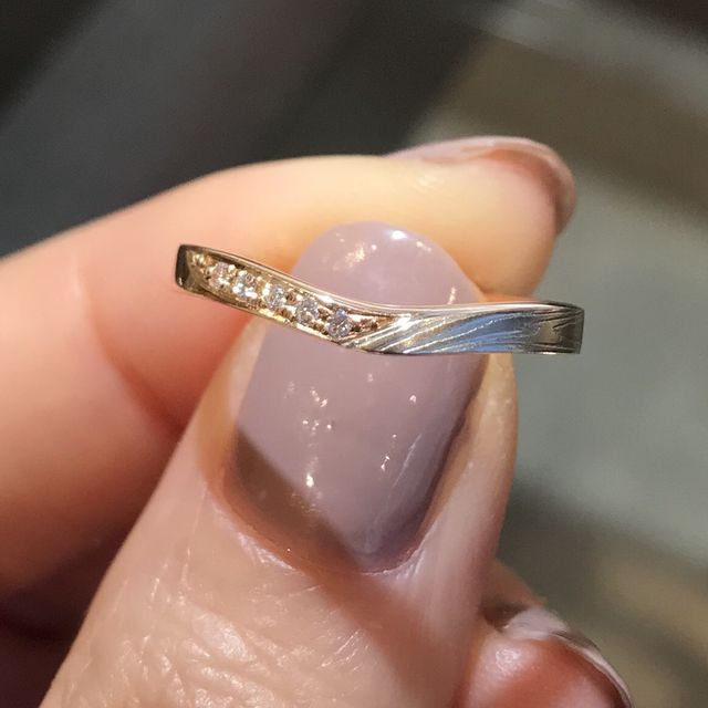 【杢目金屋(もくめがねや)の口コミ】 他にはない和風のデザインです。木目は一つ一つ職人さんが手作業で作って…