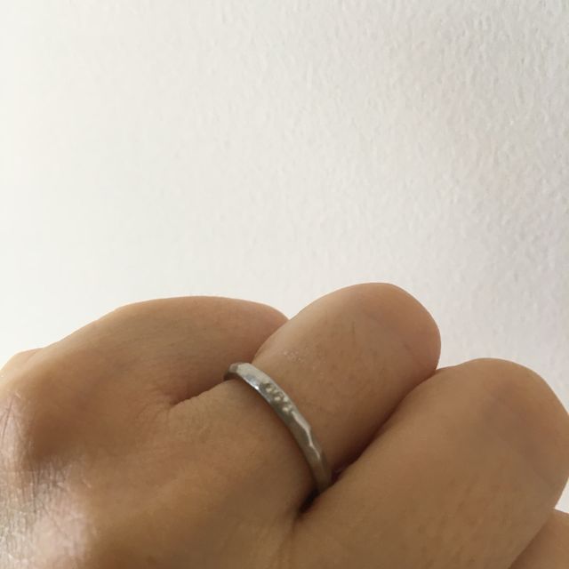 【アイプリモ(I-PRIMO)の口コミ】 シンプルなデザインで、日常でつけやすいタイプ。
ダイヤが付いているが、…