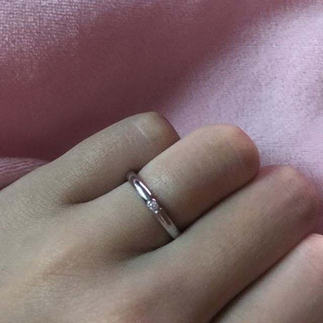 【アイプリモ(I-PRIMO)の口コミ】 細めのリングを探していました。
真ん中にダイヤがあり、
シンプルなデザ…