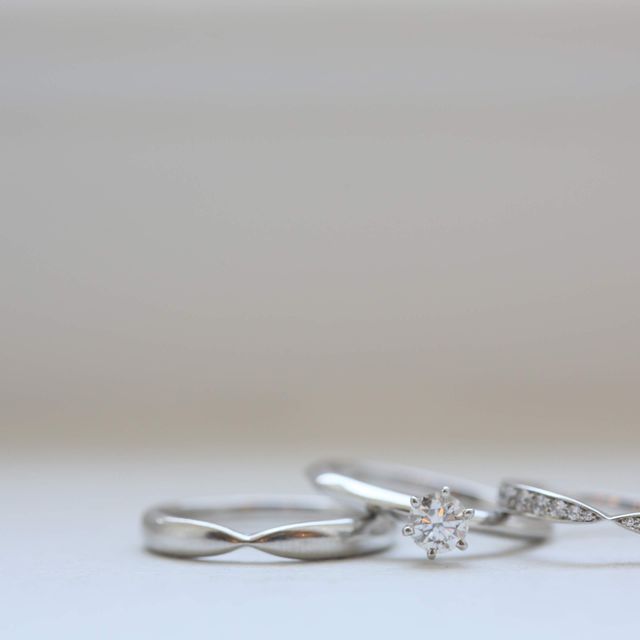 【ティファニー(Tiffany & Co.)の口コミ】 婚約指輪はティファニーセッティングを選んでくれたので、同じブランドに…