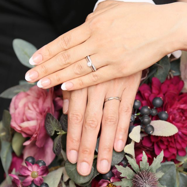 【ティファニー(Tiffany & Co.)の口コミ】 婚約指輪はティファニーセッティングを選んでくれたので、同じブランドに…