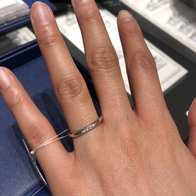 【銀座ダイヤモンドシライシの口コミ】 華やかなデザインもあり、シンプルなデザインもありと数多くの指輪を展示…