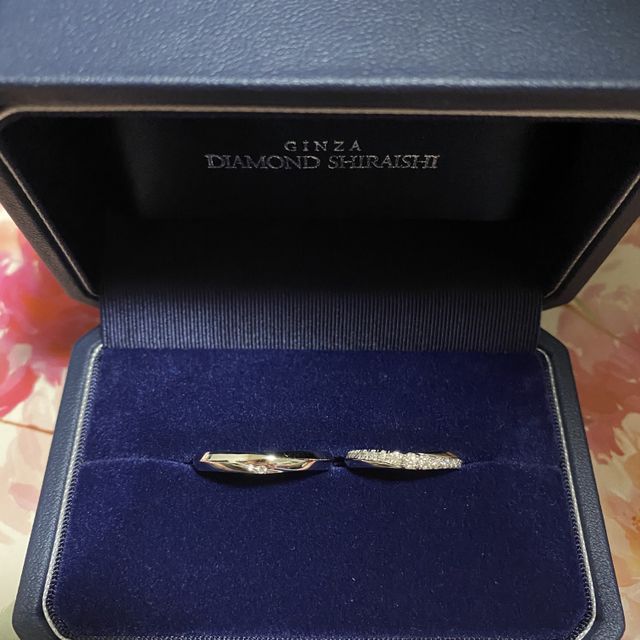 【銀座ダイヤモンドシライシの口コミ】 Ｖになるものを元々探していましたが、スタッフの方のつけている指輪がと…