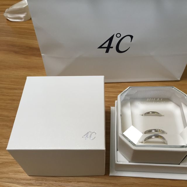 【4℃ BRIDAL(ヨンドシーブライダル)の口コミ】 長く毎日着ける物なので、デザインは石も何も着けずシンプルにしようと思…