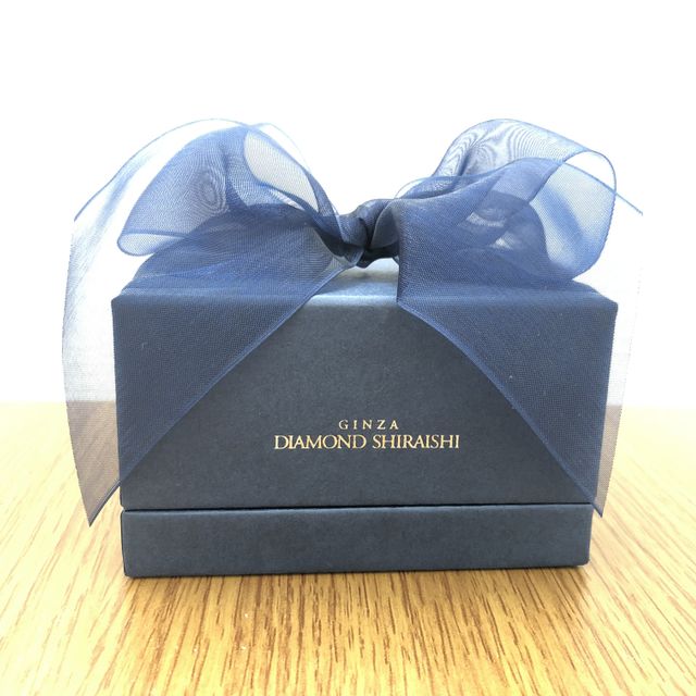 【銀座ダイヤモンドシライシの口コミ】 お揃いの形であること、派手すぎず地味すぎないようにダイヤモンドが少し…