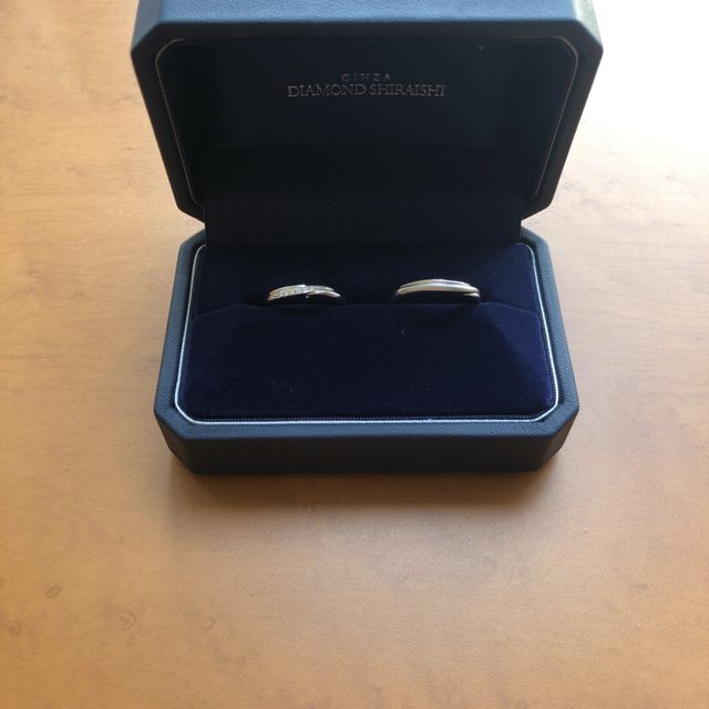 【銀座ダイヤモンドシライシの口コミ】 お揃いの形であること、派手すぎず地味すぎないようにダイヤモンドが少し…