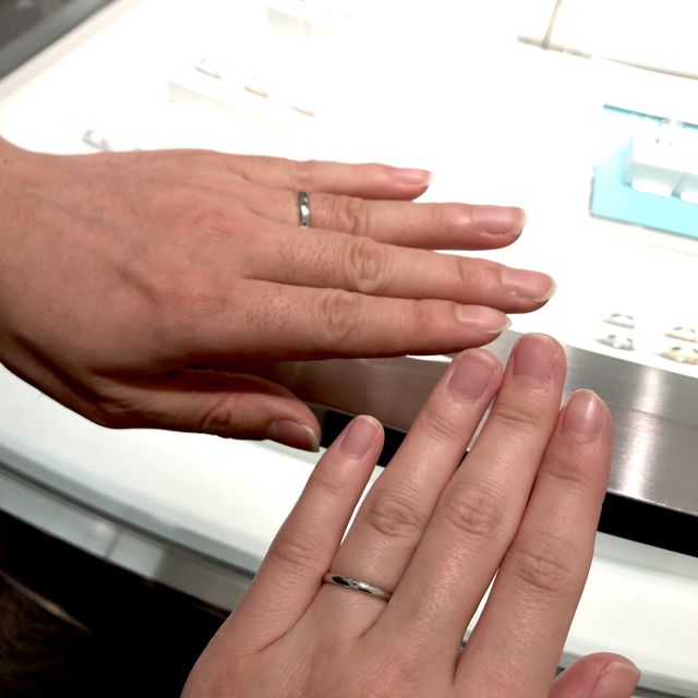 【ティファニー(Tiffany & Co.)の口コミ】 私はティファニークラシック バンドリング2mm、彼は3mmを購入しました。
1…