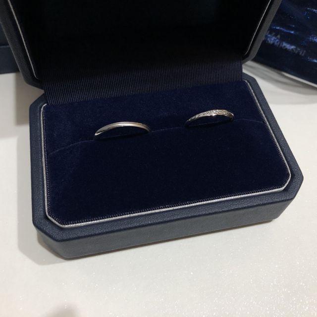 【銀座ダイヤモンドシライシの口コミ】 細かいダイヤのウェーブのデザインを探していました。様々なブランドの店…