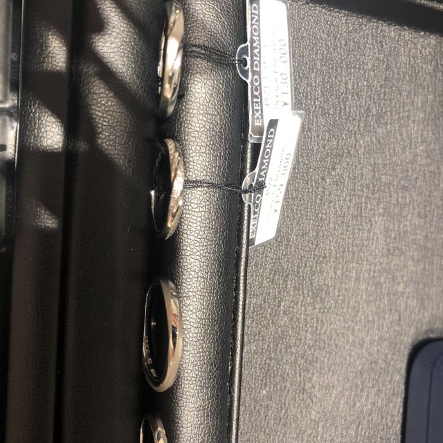 【銀座ダイヤモンドシライシの口コミ】 デザインは他にはないデザインで、ダイアのカットも全てこだわりが見られ…