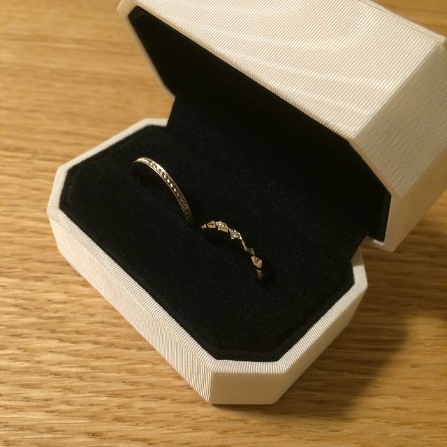 【AHKAH(アーカー)の口コミ】 セミオーダーのため好きな文字や好きな位置にダイヤを入れる事ができ、オ…