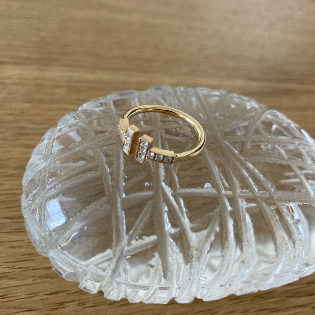 【ティファニー(Tiffany & Co.)の口コミ】 他にはないティファニーらしいデザインに一目惚れをしたのが決め手です。
…