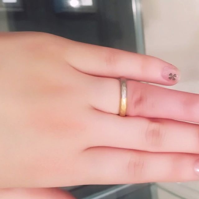 【MALCOLM BETTS(マルコムベッツ)の口コミ】 他のブランドではあまり見かけることのない、ゴールドとプラチナが半々と…