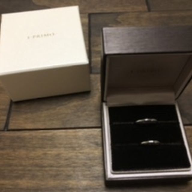 【アイプリモ(I-PRIMO)の口コミ】 表はプラチナ。
内側がピンクゴールドで可愛い。
さりげなく色が違うのが…