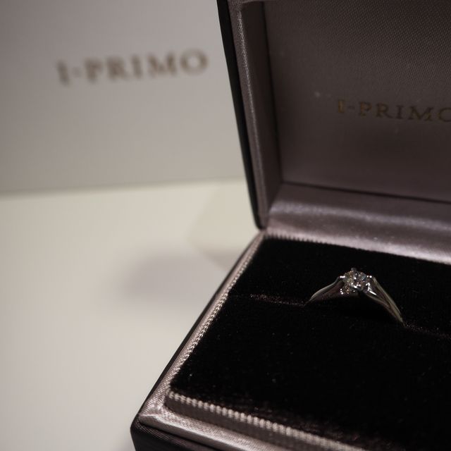 【アイプリモ(I-PRIMO)の口コミ】 シンプルかつ、ダイヤモンドが1番映えるデザインだったので一目惚れして購…
