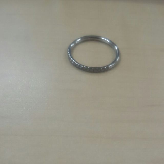 【ハリー・ウィンストン(Harry Winston)の口コミ】 エタニティリングなので指輪の表面がなめらかで衣類がひっかからなそうだ…