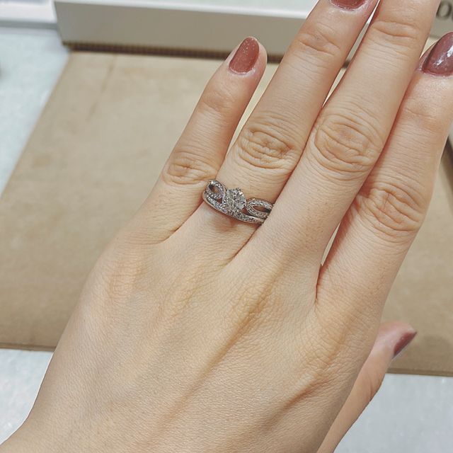 【ブシュロン(BOUCHERON)の口コミ】 【指輪のデザイン】
ブシュロンの顔でもあるポンドゥパリ。どのメーカーに…