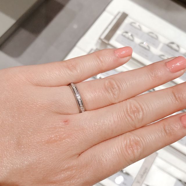 【アイプリモ(I-PRIMO)の口コミ】 ハーフエタニティを結婚指輪にしたいと思っています。
こちらの指輪はダイ…