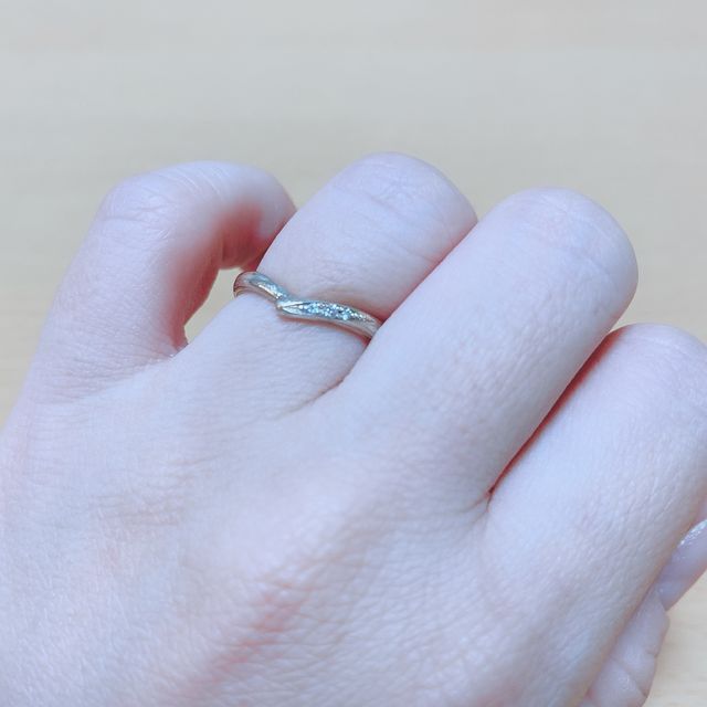 【杢目金屋(もくめがねや)の口コミ】 まず、結婚雑誌のチラシで見て、ほかではあまり見ない感じの木目という、…