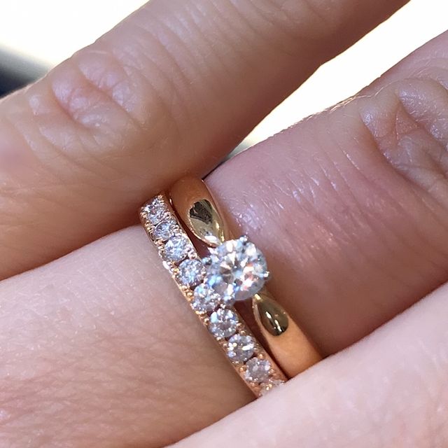 【銀座ダイヤモンドシライシの口コミ】 ハーフエタニティで結婚指輪を探していました。
私は他にも6店舗ほど周り…