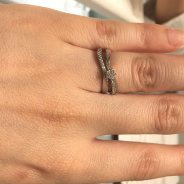 【festaria bijou SOPHIA(フェスタリア ビジュソフィア)の口コミ】 流れ星をモチーフにしたダイヤの煌めきがキレイなリングです。婚約指輪、…