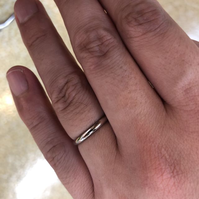 【エクセルコダイヤモンド(EXELCO DIAMOND)の口コミ】 仕事柄、派手なのは付けずらいため、石がついていないもの、模様がない、1…