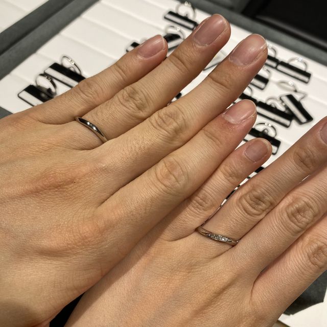 【ラザール ダイヤモンド(LAZARE DIAMOND)の口コミ】 鍛造製法であり傷や歪みに強い作りになっています。ダイアモンドも施され…