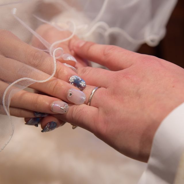 【4℃ BRIDAL(ヨンドシーブライダル)の口コミ】 40代ということもあって、シンプルすぎるものは嫌でした。かといって、派…