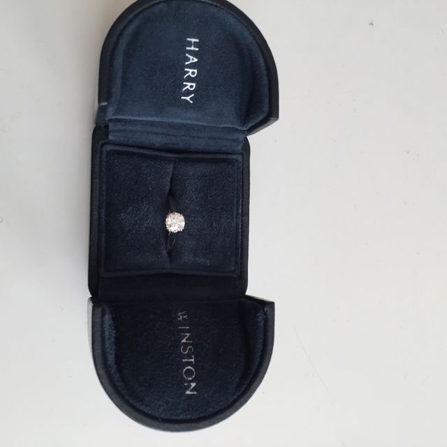 【ハリー・ウィンストン(Harry Winston)の口コミ】 初めはブルガリ、カルティエ、ティファニーのいずれかで購入しようと考え…