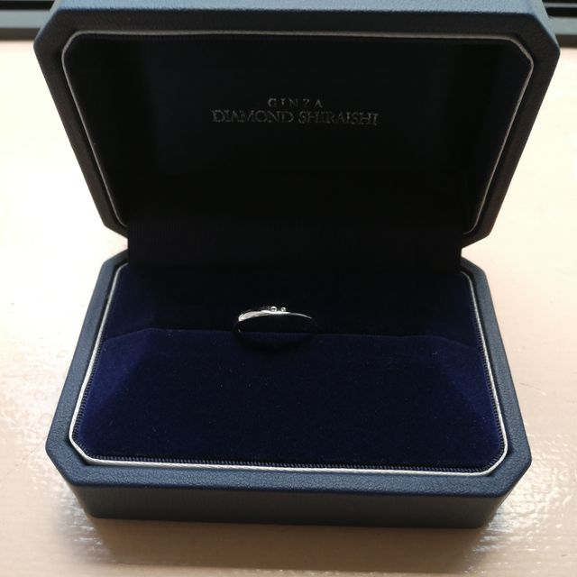 【銀座ダイヤモンドシライシの口コミ】 いくつかスタッフさんに見繕ってもらってものの中から選びました。
最初に…