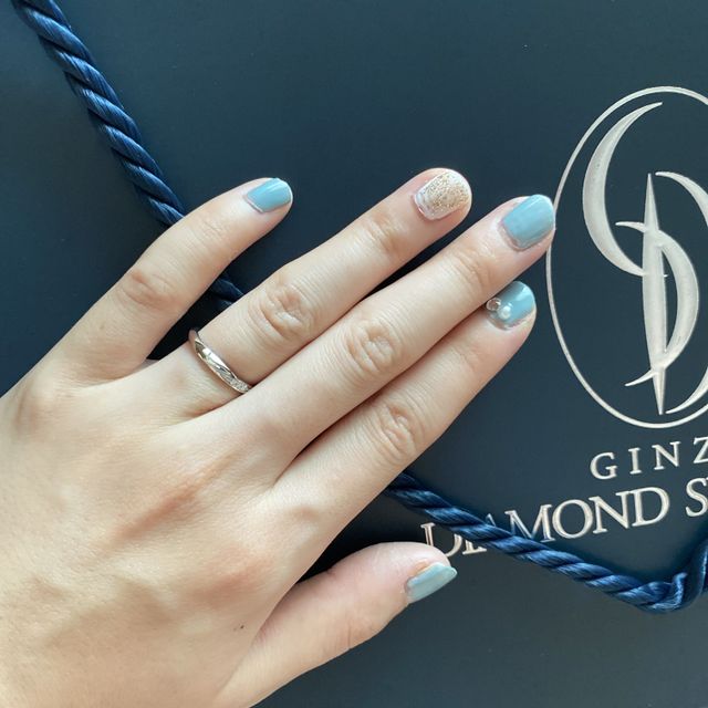 【銀座ダイヤモンドシライシの口コミ】 婚約指輪を買わなかったため、結婚指輪にダイヤが欲しくてこのデザインに…