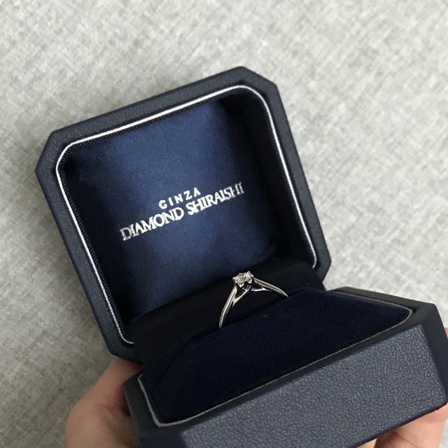 【銀座ダイヤモンドシライシの口コミ】 ジュエリーショップを3件ほど周りました。
店員さんの対応と手を繋いでい…