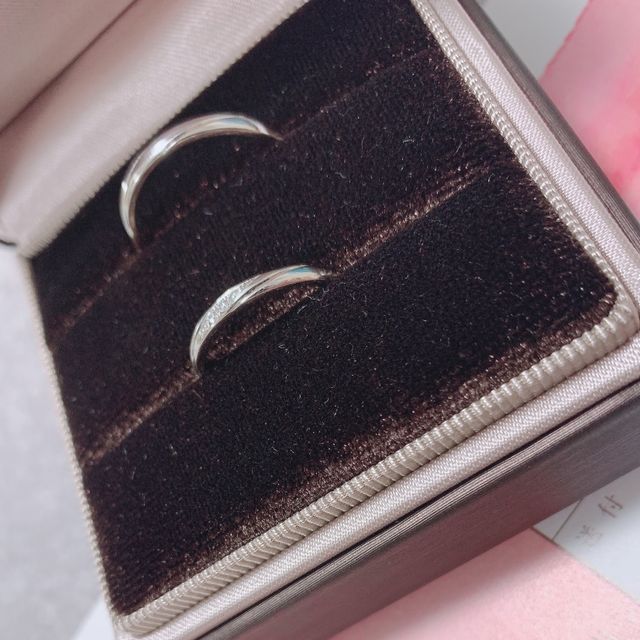 【アイプリモ(I-PRIMO)の口コミ】 女性の方はダイヤが控えめでシンプルです。何年経っても飽きのこないデザ…