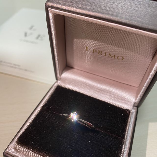 【アイプリモ(I-PRIMO)の口コミ】 石にこだわりました。
特に光が当たった時の輝き方に魅かれました。
シリ…