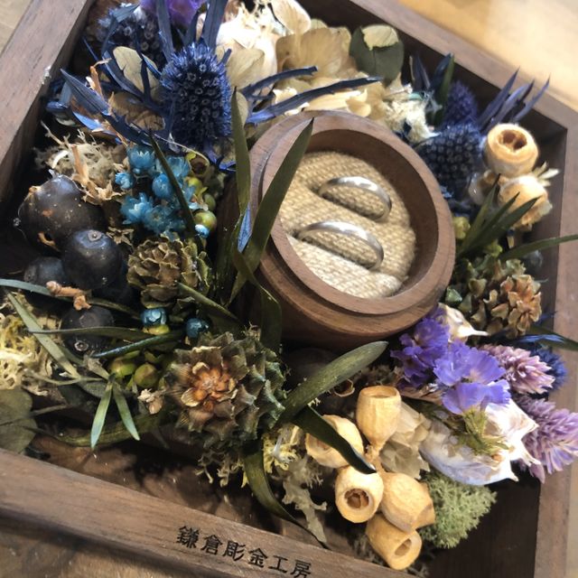 【鎌倉彫金工房の口コミ】 プラチナの指輪で、甲丸タイプの2.0mmにしました。また自由に模様を選ぶこ…